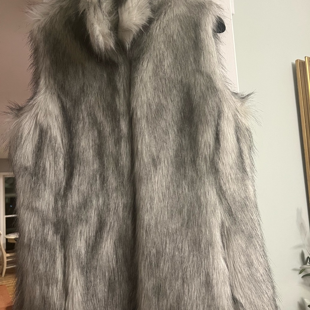 Women’s size small White House, black market, faux fur